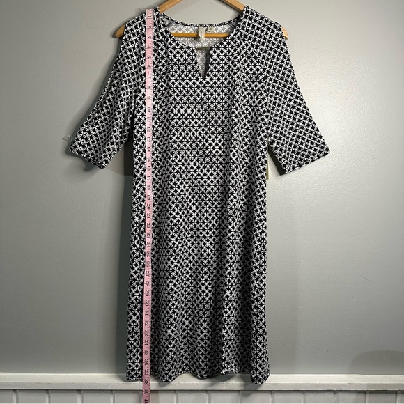 Women’s size Medium Tacera Stylish Black and White Geometric Dress new 44B5 - Picture 9 of 11
